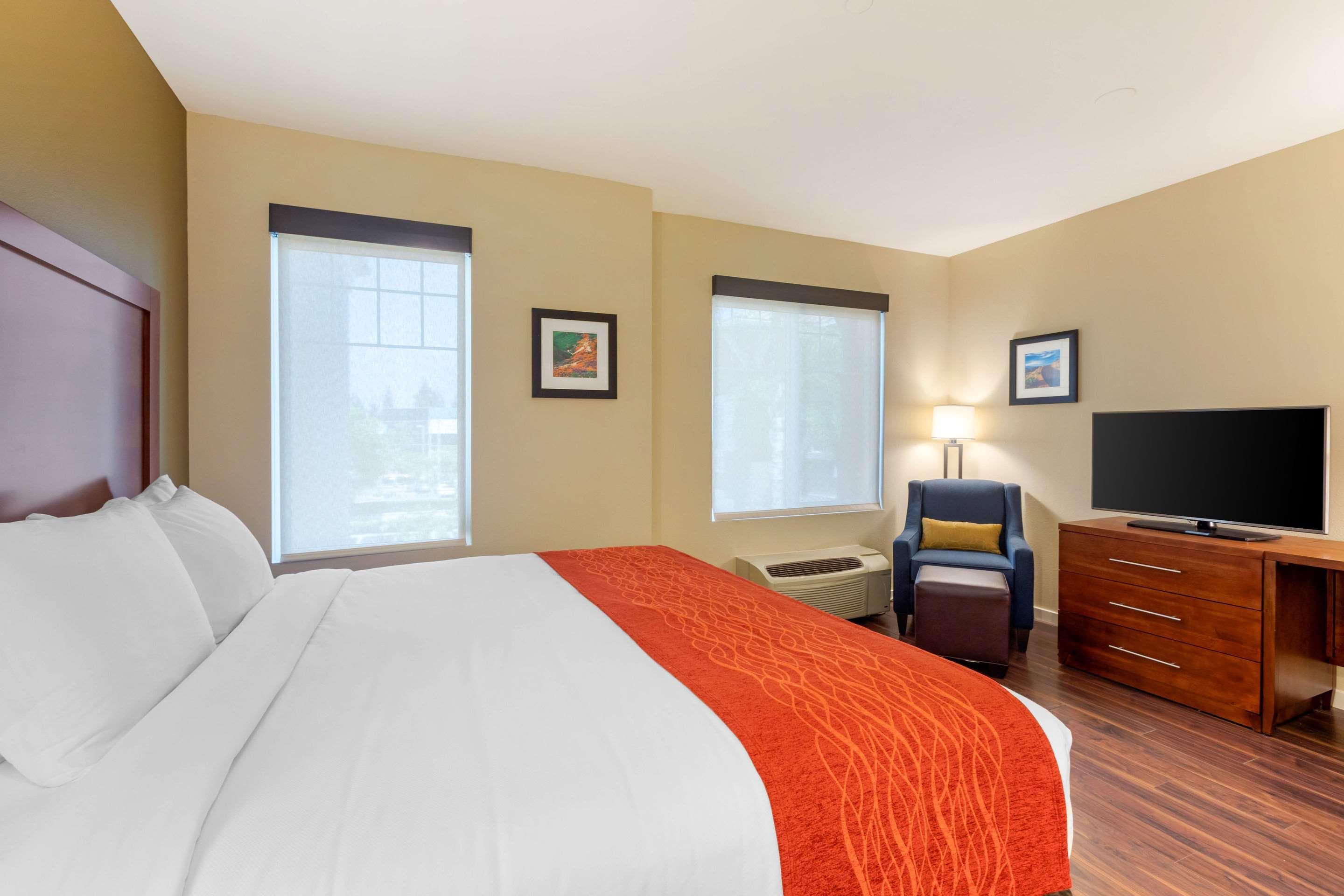 Comfort Inn & Suites Near Ontario Airport Bagian luar foto