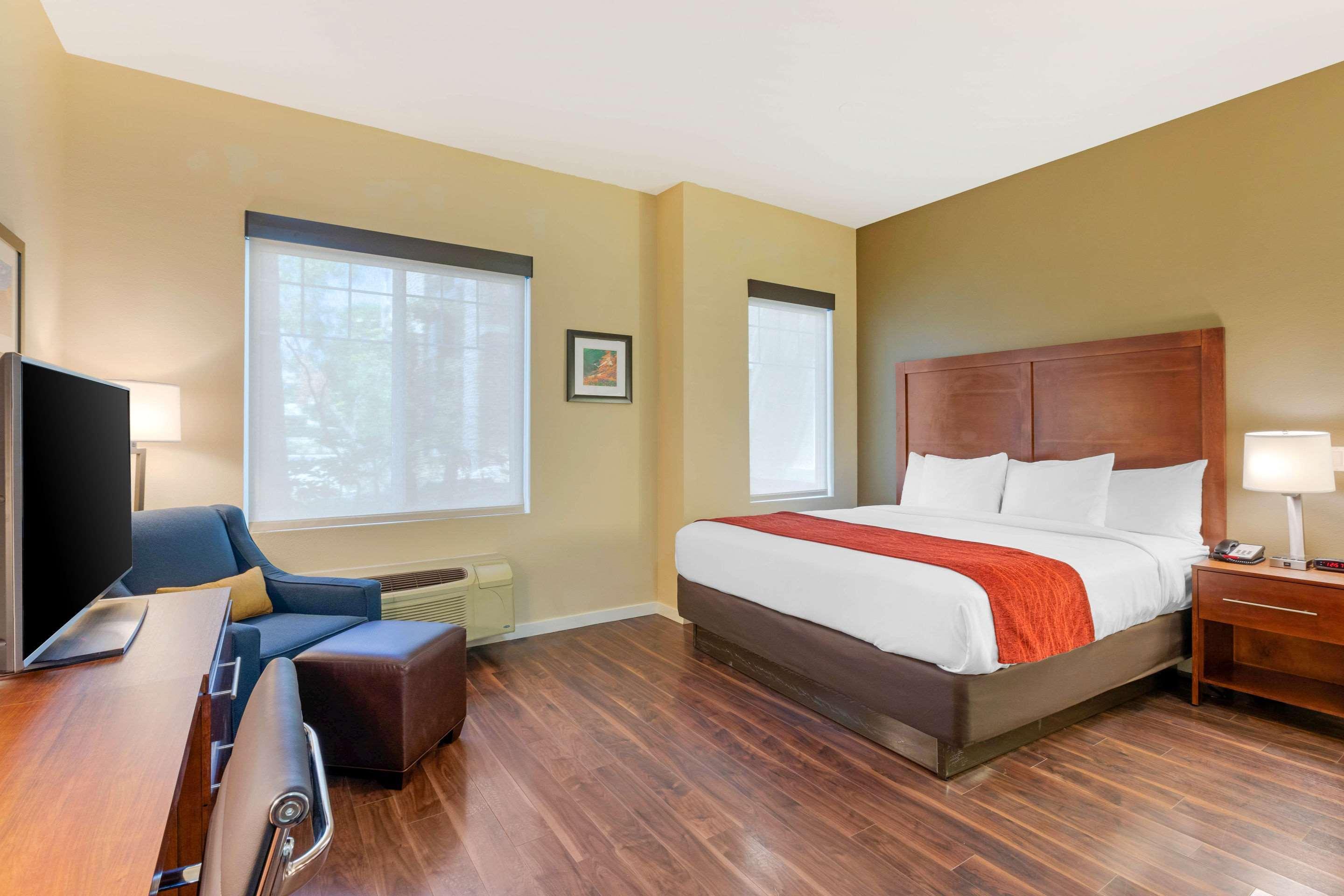 Comfort Inn & Suites Near Ontario Airport Bagian luar foto