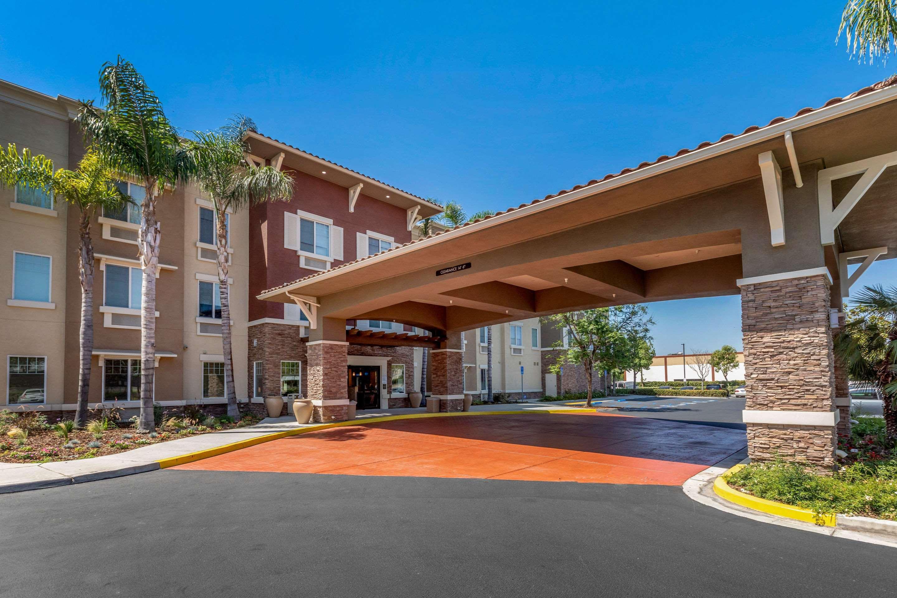 Comfort Inn & Suites Near Ontario Airport Bagian luar foto