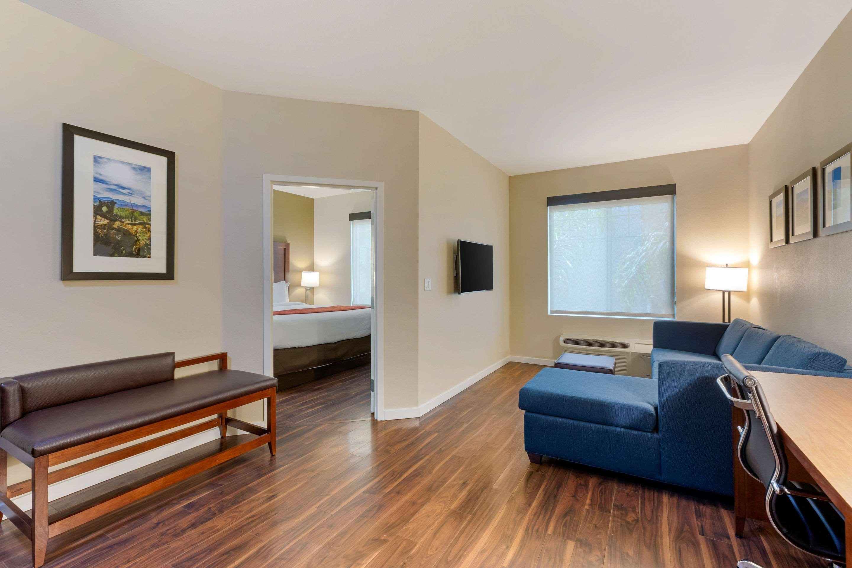 Comfort Inn & Suites Near Ontario Airport Bagian luar foto