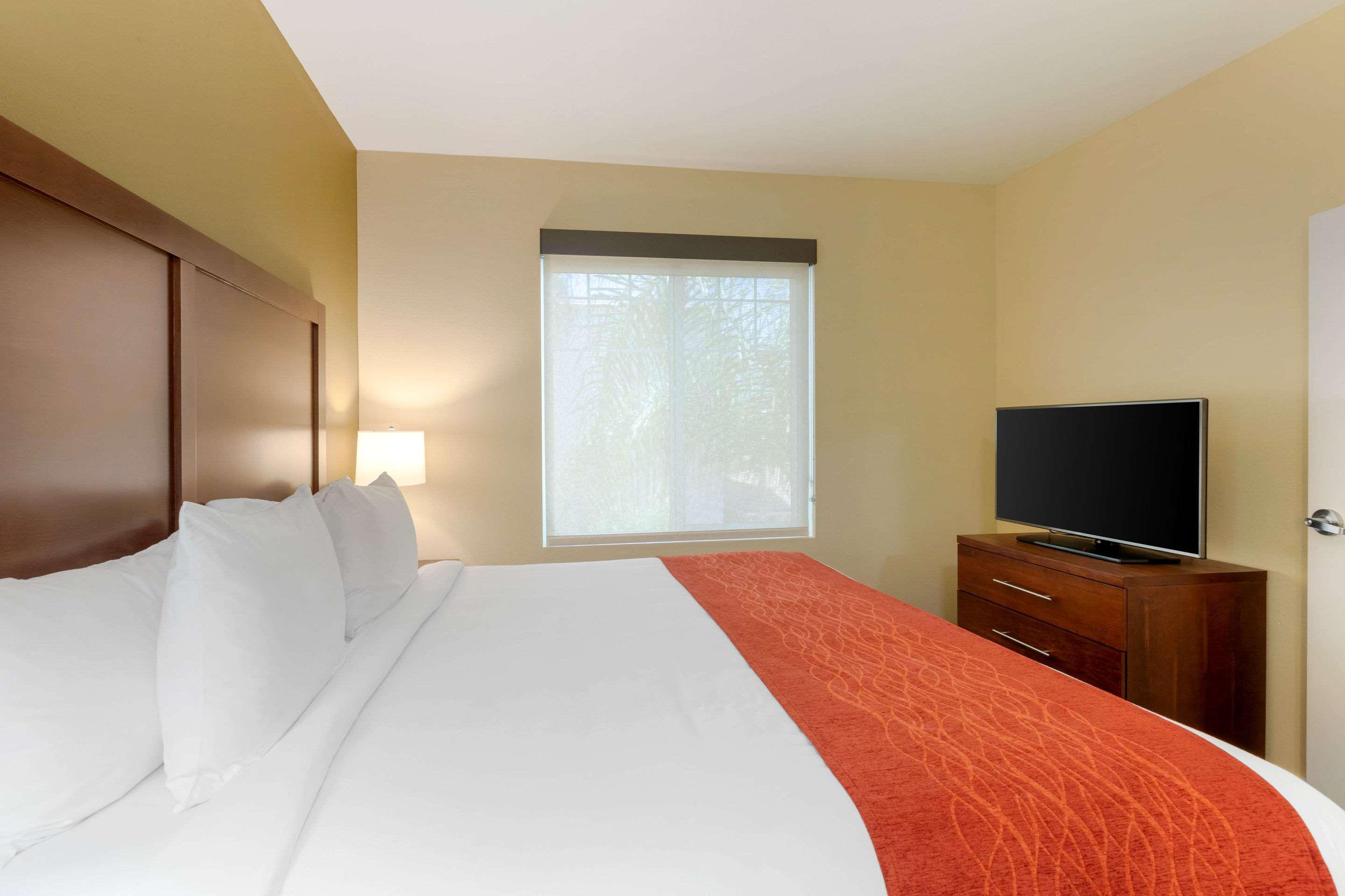 Comfort Inn & Suites Near Ontario Airport Bagian luar foto
