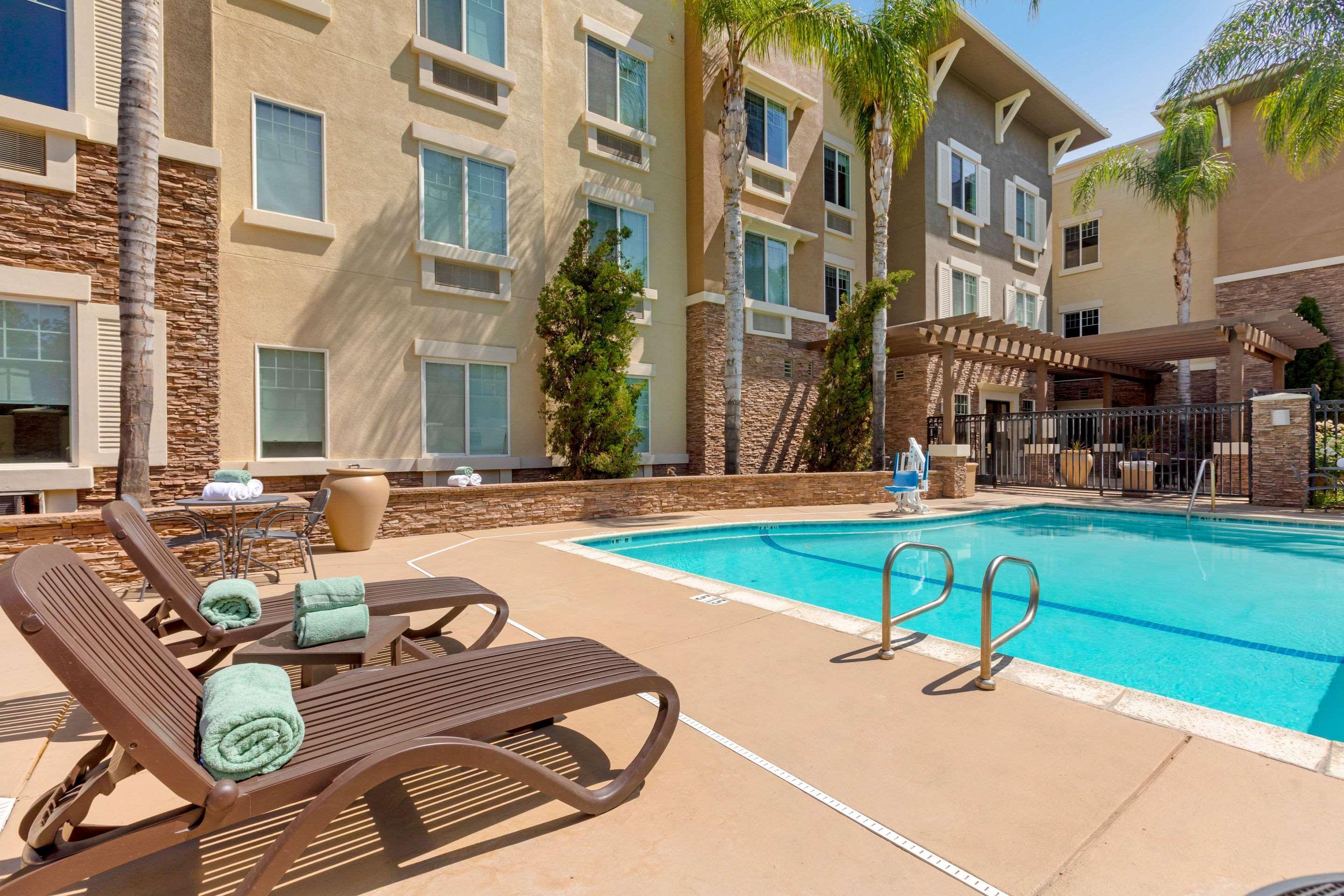 Comfort Inn & Suites Near Ontario Airport Bagian luar foto