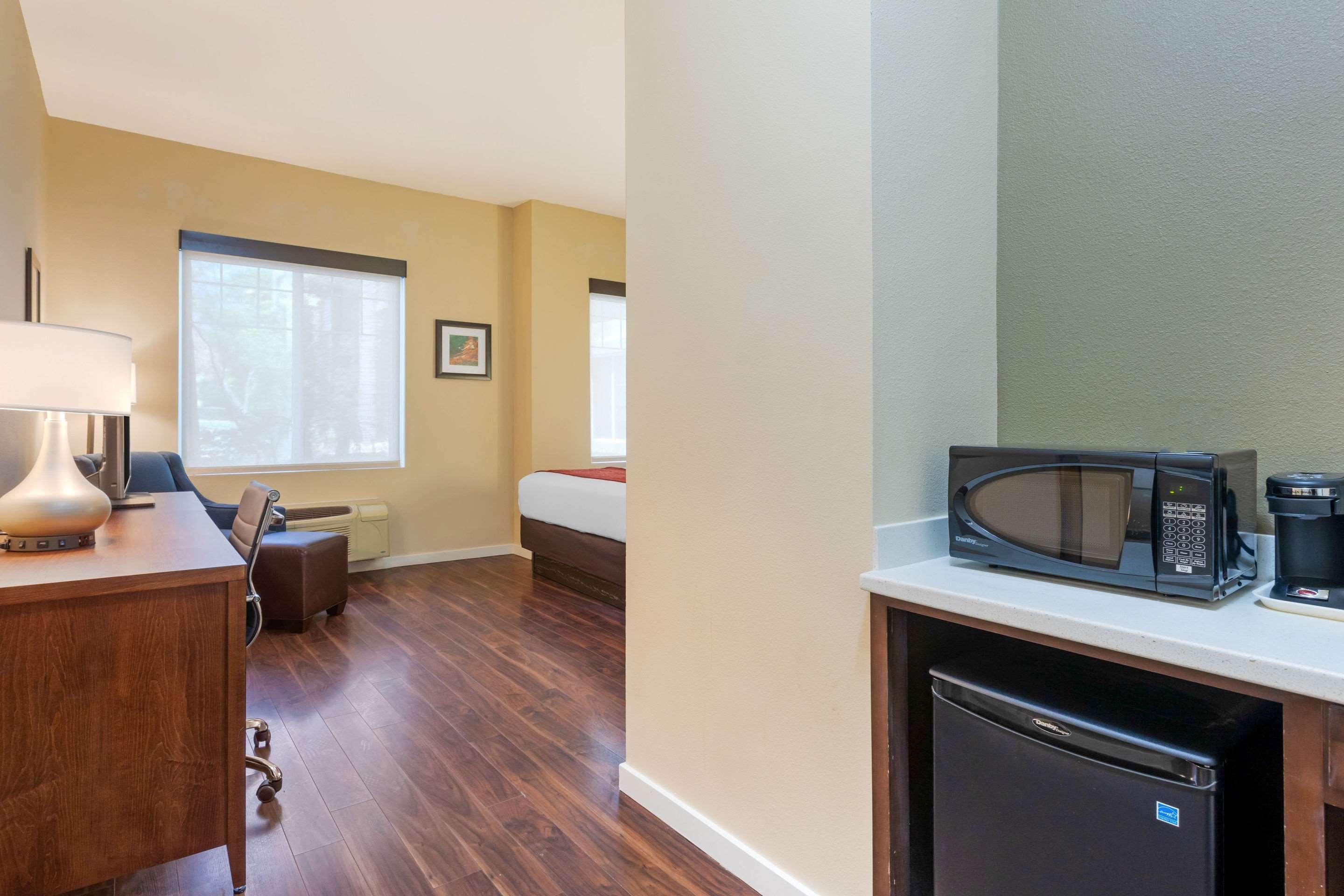 Comfort Inn & Suites Near Ontario Airport Bagian luar foto
