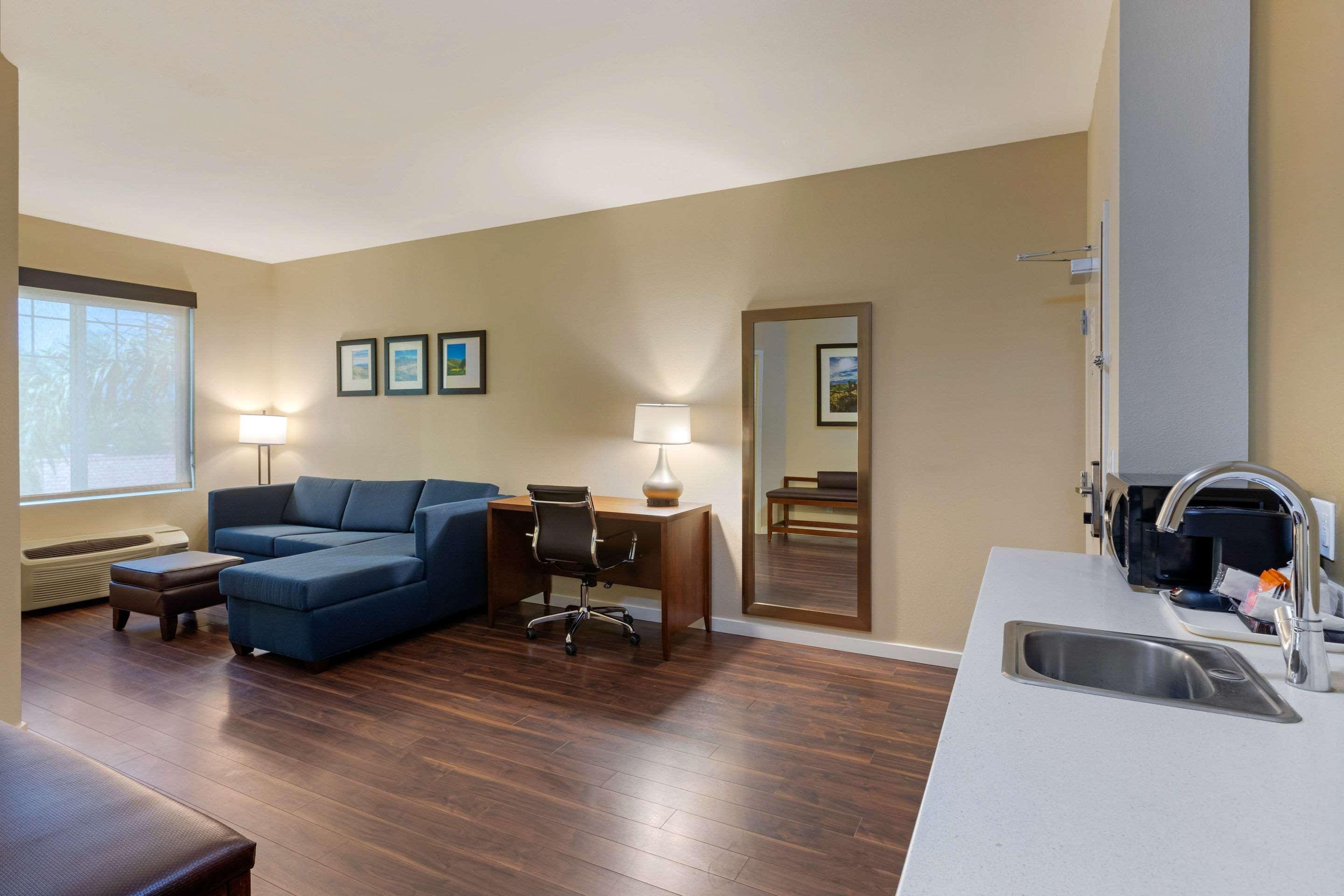 Comfort Inn & Suites Near Ontario Airport Bagian luar foto